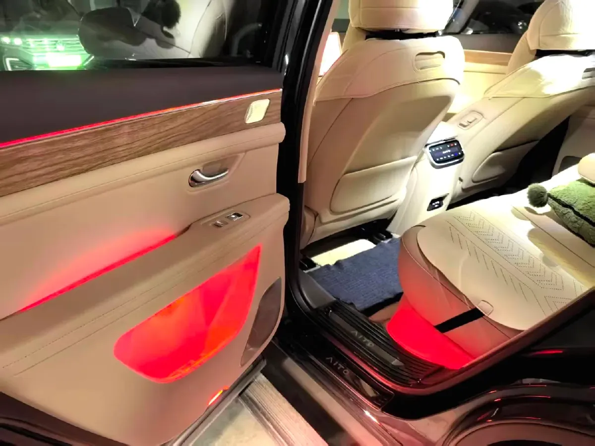 2024 AITO AITO M7 1.5T 152HP L4 REEV 40KWH,autocango,china used car exporter,china ev exporter,chinese used car exporter,chinese used ev exporter