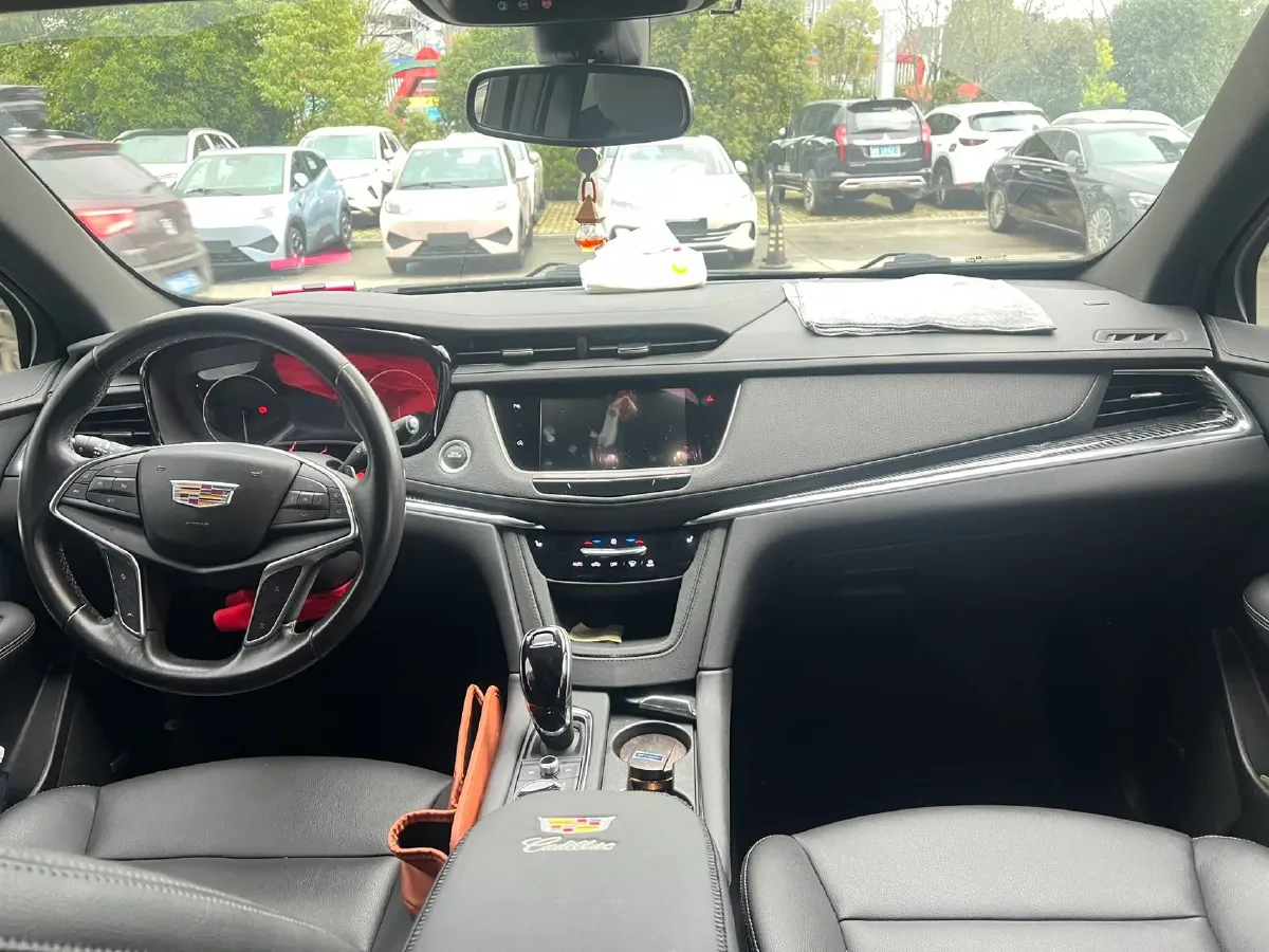 2022 Cadillac XT5 2.0T 237HP L4 9AT,autocango,china used car exporter,china ev exporter,chinese used car exporter,chinese used ev exporter