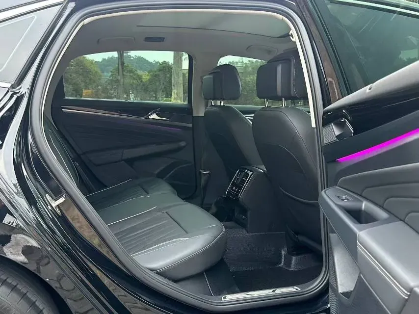 2023 Volkswagen Passat 2.0T 186HP L4 7DCT,autocango,china used car exporter,china ev exporter,chinese used car exporter,chinese used ev exporter