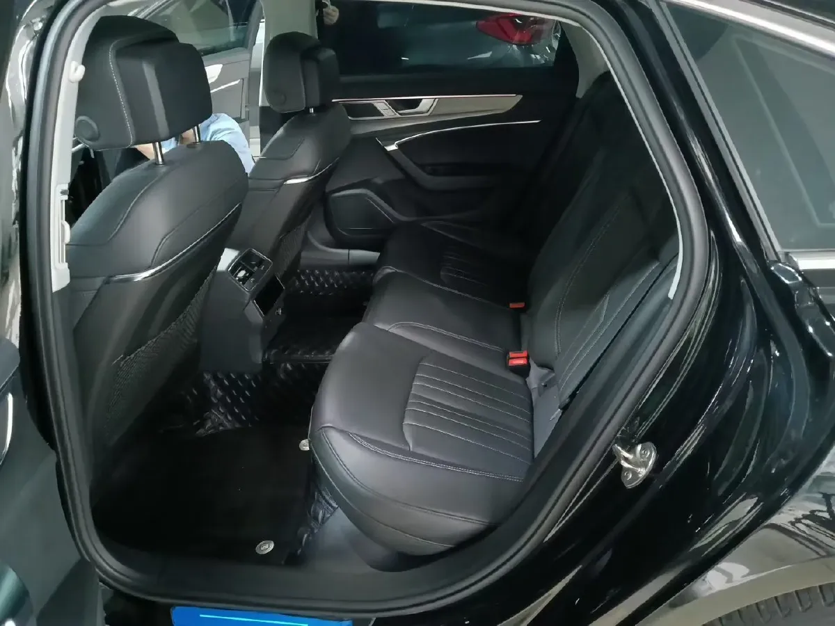 2024 Audi A6L 2.0T 245HP L4 7DCT,autocango,china used car exporter,china ev exporter,chinese used car exporter,chinese used ev exporter