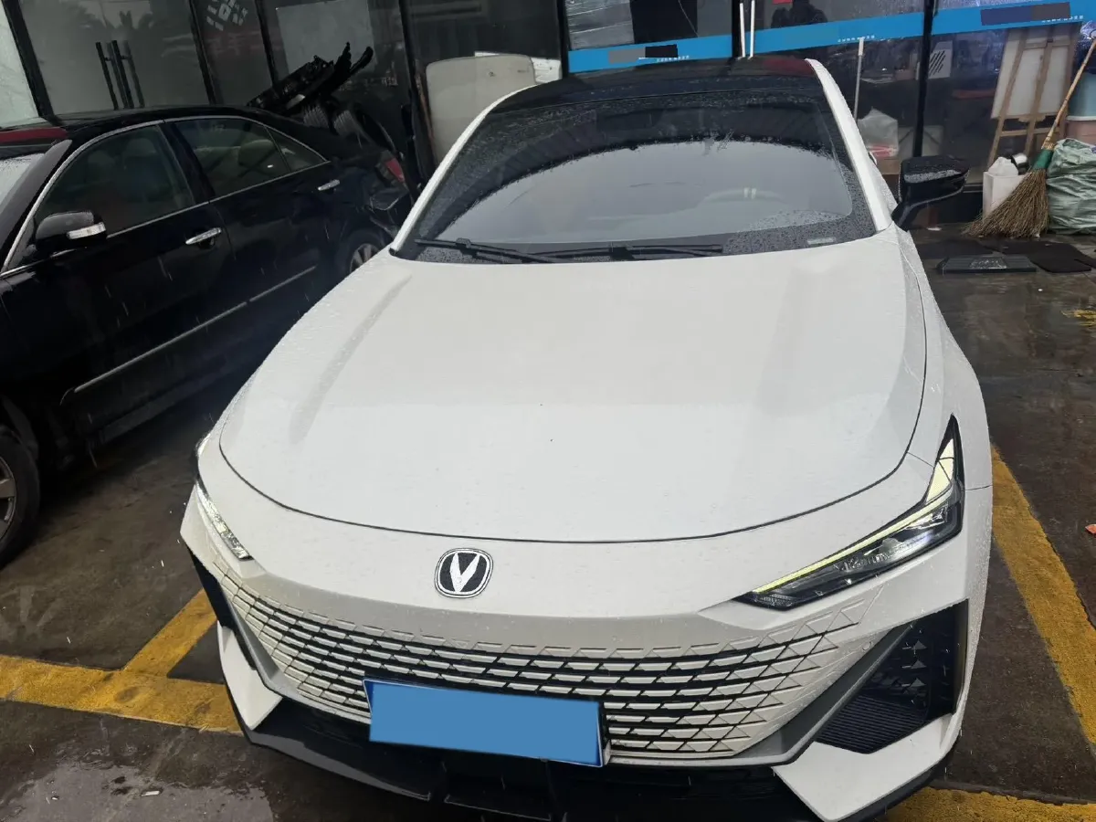 2022 ChangAn UNI-V 1.5T 188HP L4 7DCT,autocango,china used car exporter,china ev exporter,chinese used car exporter,chinese used ev exporter
