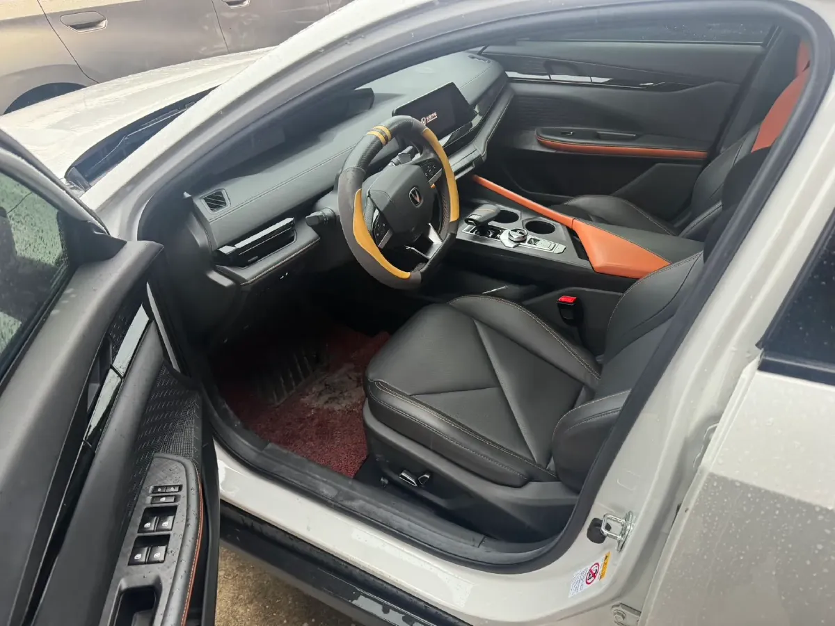 2022 ChangAn UNI-V 1.5T 188HP L4 7DCT,autocango,china used car exporter,china ev exporter,chinese used car exporter,chinese used ev exporter