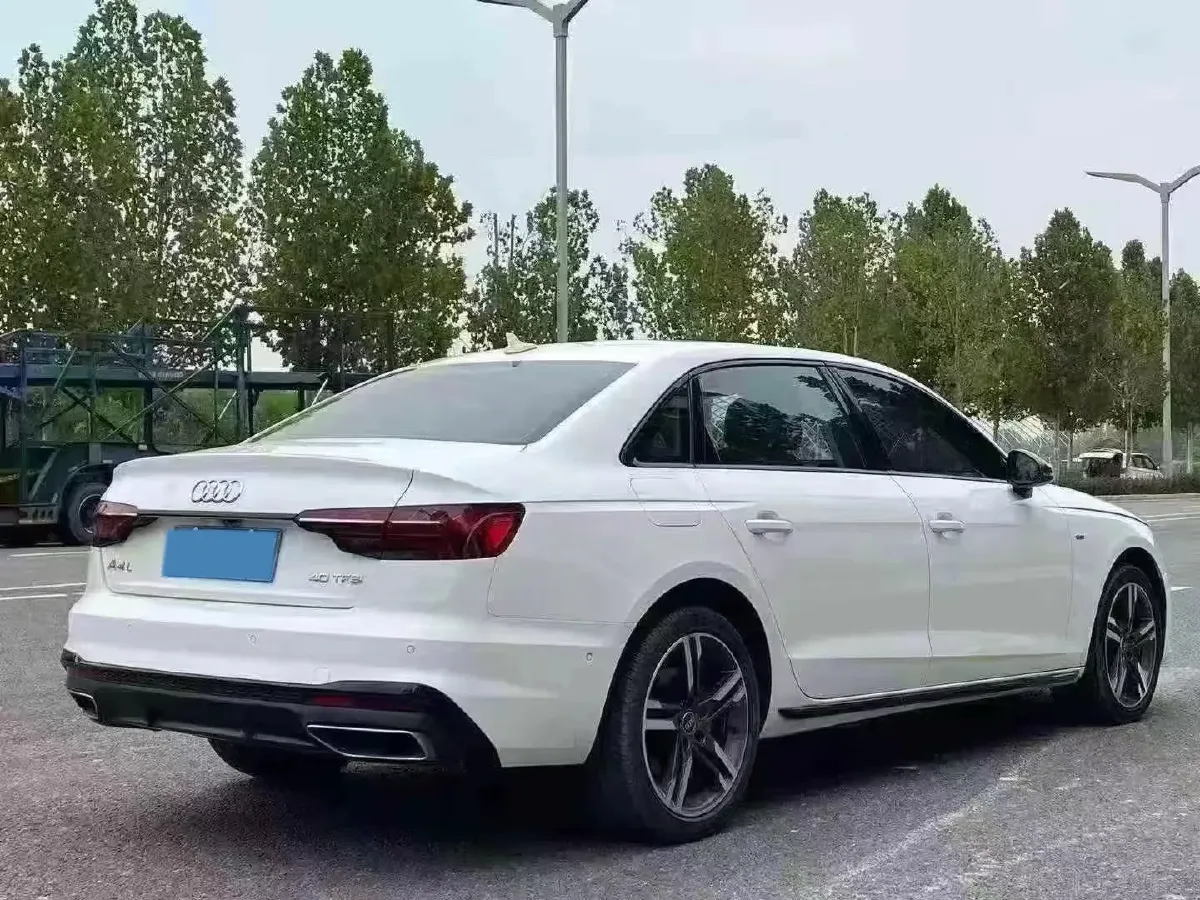 2022 Audi A4L 2.0T 190HP L4 7DCT,autocango,china used car exporter,china ev exporter,chinese used car exporter,chinese used ev exporter