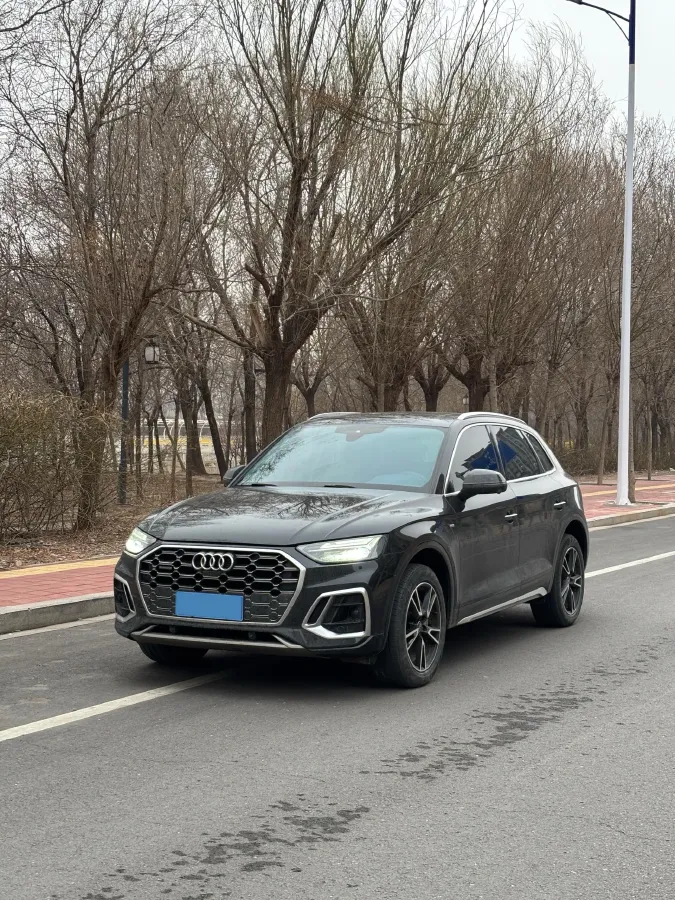 2022 Audi Q5L 2.0T 190HP L4 7DCT,autocango,china used car exporter,china ev exporter,chinese used car exporter,chinese used ev exporter