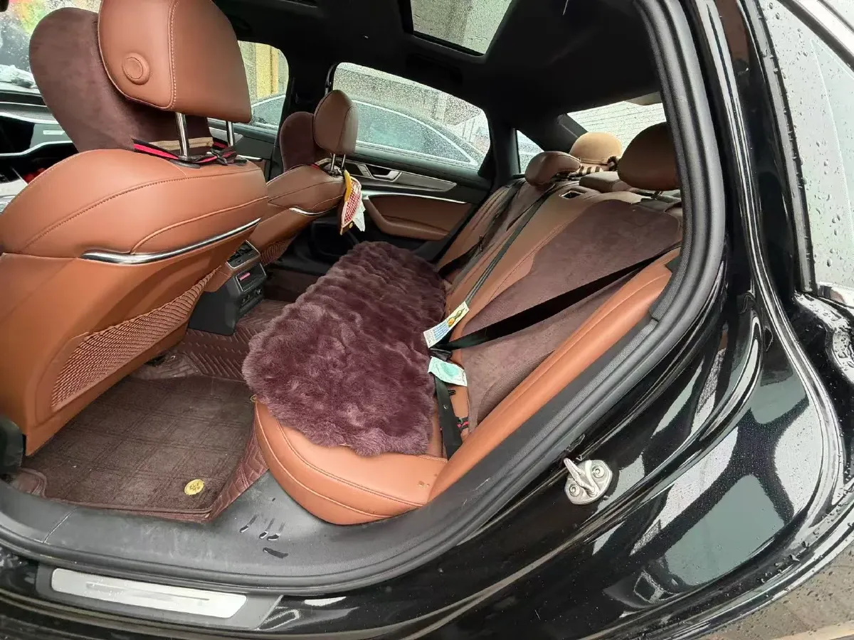 2025 Audi A6L 2.0T 190HP L4 7DCT,autocango,china used car exporter,china ev exporter,chinese used car exporter,chinese used ev exporter