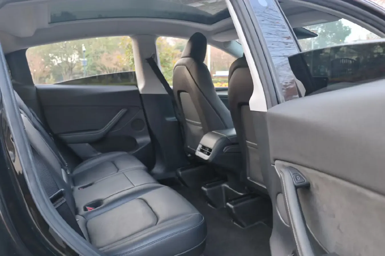 2022 Tesla Model Y BEV 60KWH,autocango,china used car exporter,china ev exporter,chinese used car exporter,chinese used ev exporter