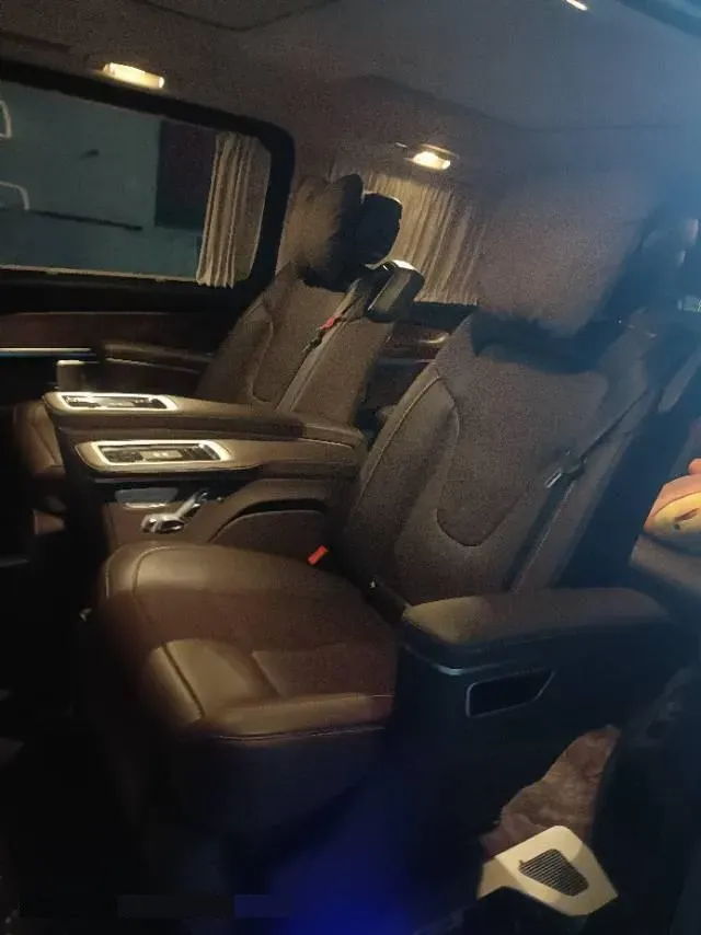 2022 Mercedes-Benz V Class 2.0T 211HP L4 9AT,autocango,china used car exporter,china ev exporter,chinese used car exporter,chinese used ev exporter