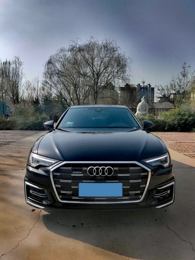2025 Audi A6L 2.0T 245HP L4 7DCT,autocango,china used car exporter,china ev exporter,chinese used car exporter,chinese used ev exporter