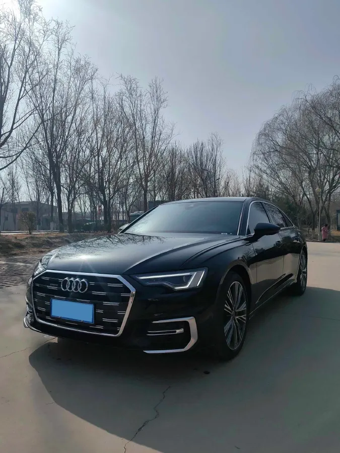 2025 Audi A6L 2.0T 245HP L4 7DCT,autocango,china used car exporter,china ev exporter,chinese used car exporter,chinese used ev exporter