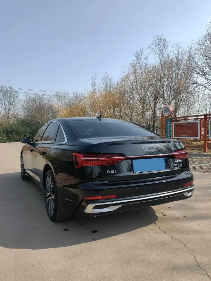 2025 Audi A6L 2.0T 245HP L4 7DCT,autocango,china used car exporter,china ev exporter,chinese used car exporter,chinese used ev exporter