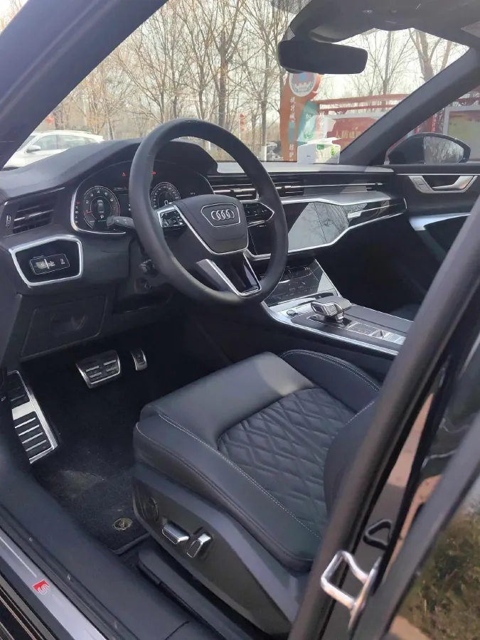 2025 Audi A6L 2.0T 245HP L4 7DCT,autocango,china used car exporter,china ev exporter,chinese used car exporter,chinese used ev exporter