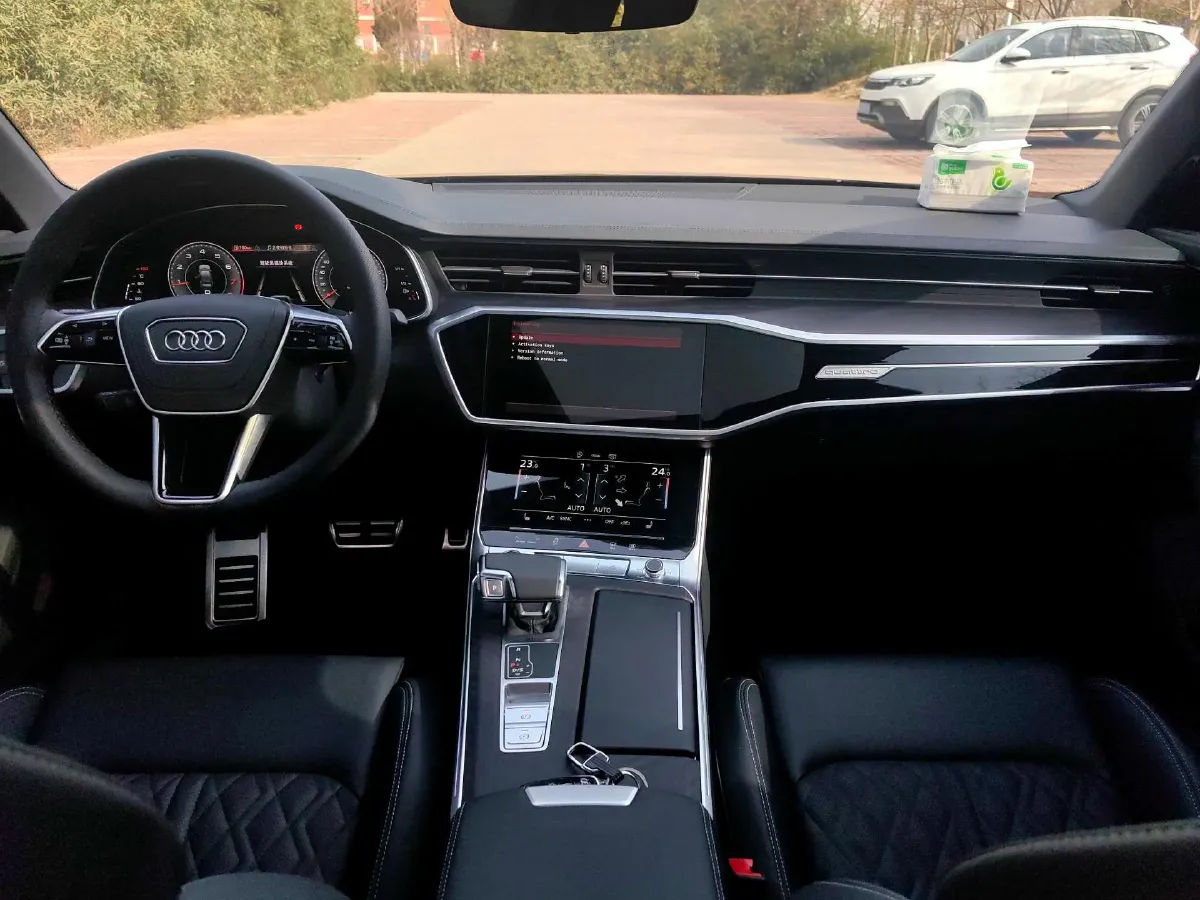 2025 Audi A6L 2.0T 245HP L4 7DCT,autocango,china used car exporter,china ev exporter,chinese used car exporter,chinese used ev exporter