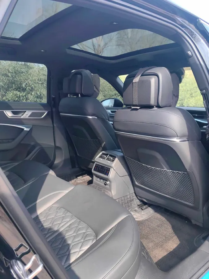 2025 Audi A6L 2.0T 245HP L4 7DCT,autocango,china used car exporter,china ev exporter,chinese used car exporter,chinese used ev exporter