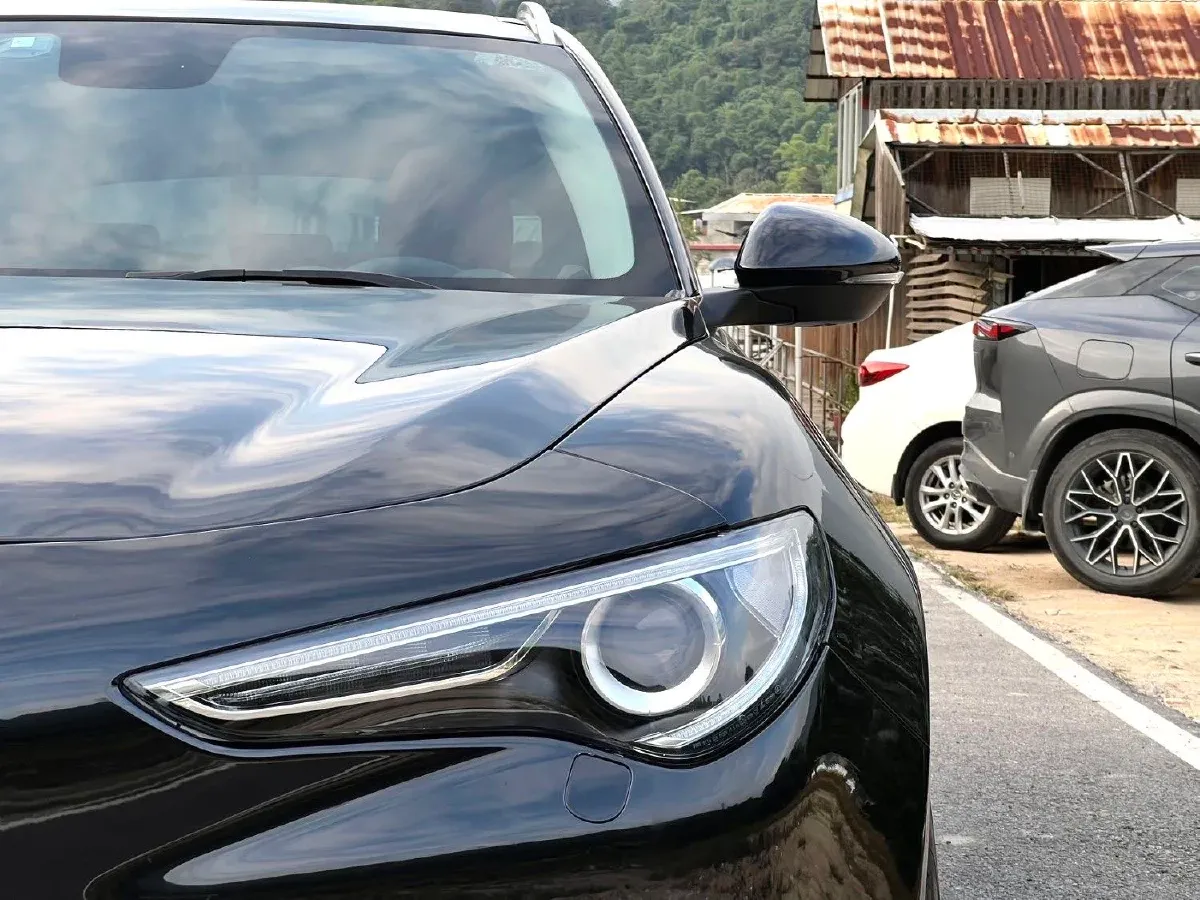 2017 Alfa Romeo Stelvio 2.0T 280HP L4 8AT,autocango,china used car exporter,china ev exporter,chinese used car exporter,chinese used ev exporter