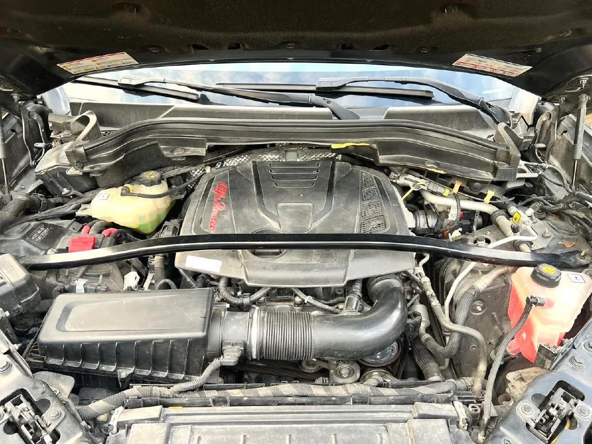 2017 Alfa Romeo Stelvio 2.0T 280HP L4 8AT,autocango,china used car exporter,china ev exporter,chinese used car exporter,chinese used ev exporter