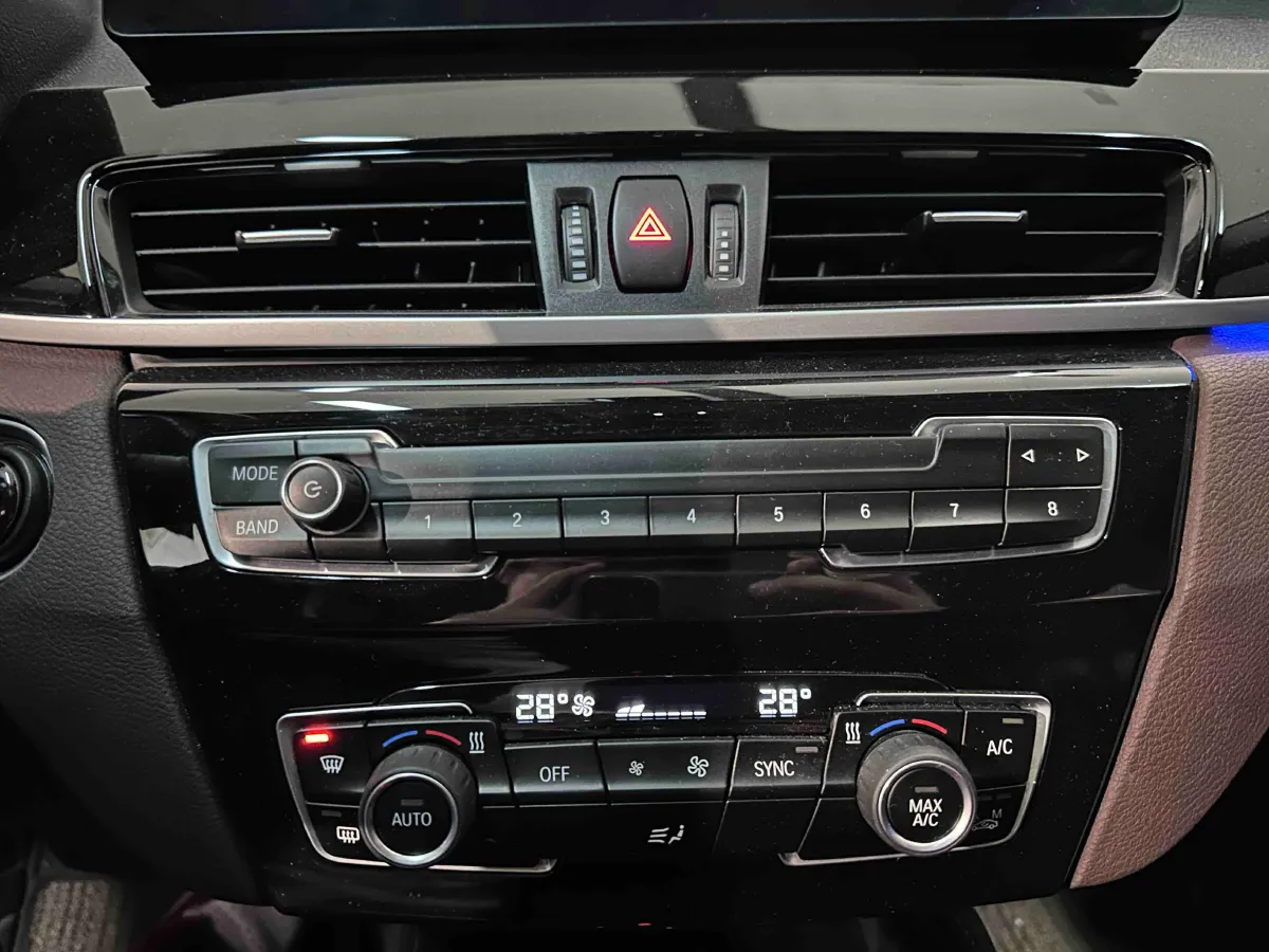 2021 BMW X1 1.5T 140HP L3 7DCT,autocango,china used car exporter,china ev exporter,chinese used car exporter,chinese used ev exporter