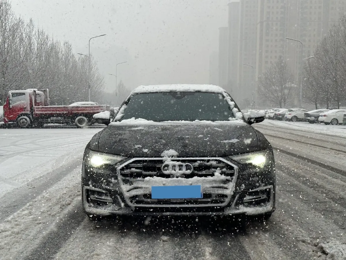 2023 Audi A6L 2.0T 245HP L4 7DCT,autocango,china used car exporter,china ev exporter,chinese used car exporter,chinese used ev exporter