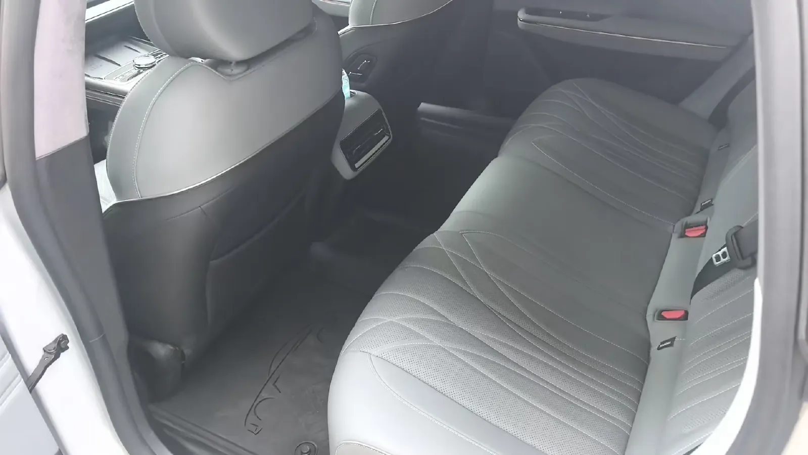 2025 MAXUS InterstellarX 2.5T 224HP L4 8AT,autocango,china used car exporter,china ev exporter,chinese used car exporter,chinese used ev exporter