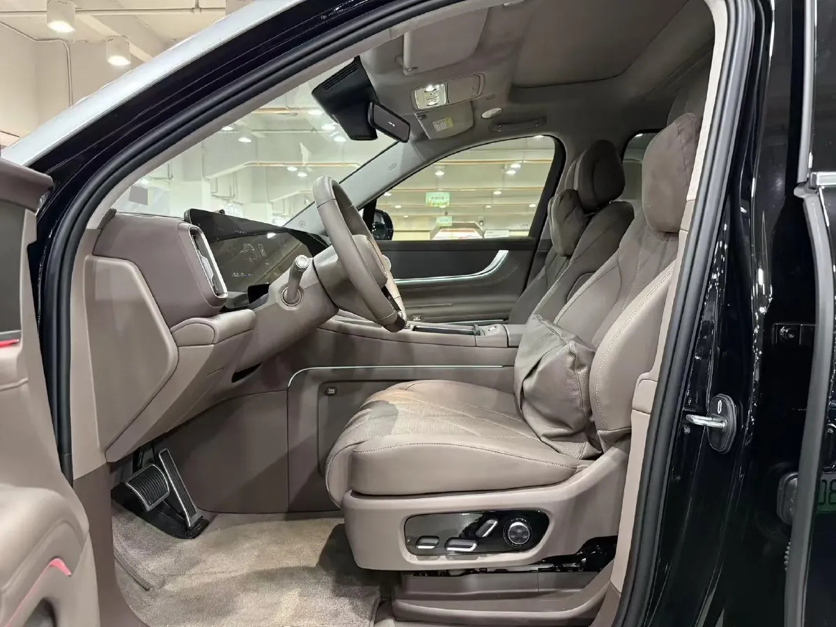 2025 AITO AITO M9 REEV 160HP REEV 52KWH,autocango,china used car exporter,china ev exporter,chinese used car exporter,chinese used ev exporter