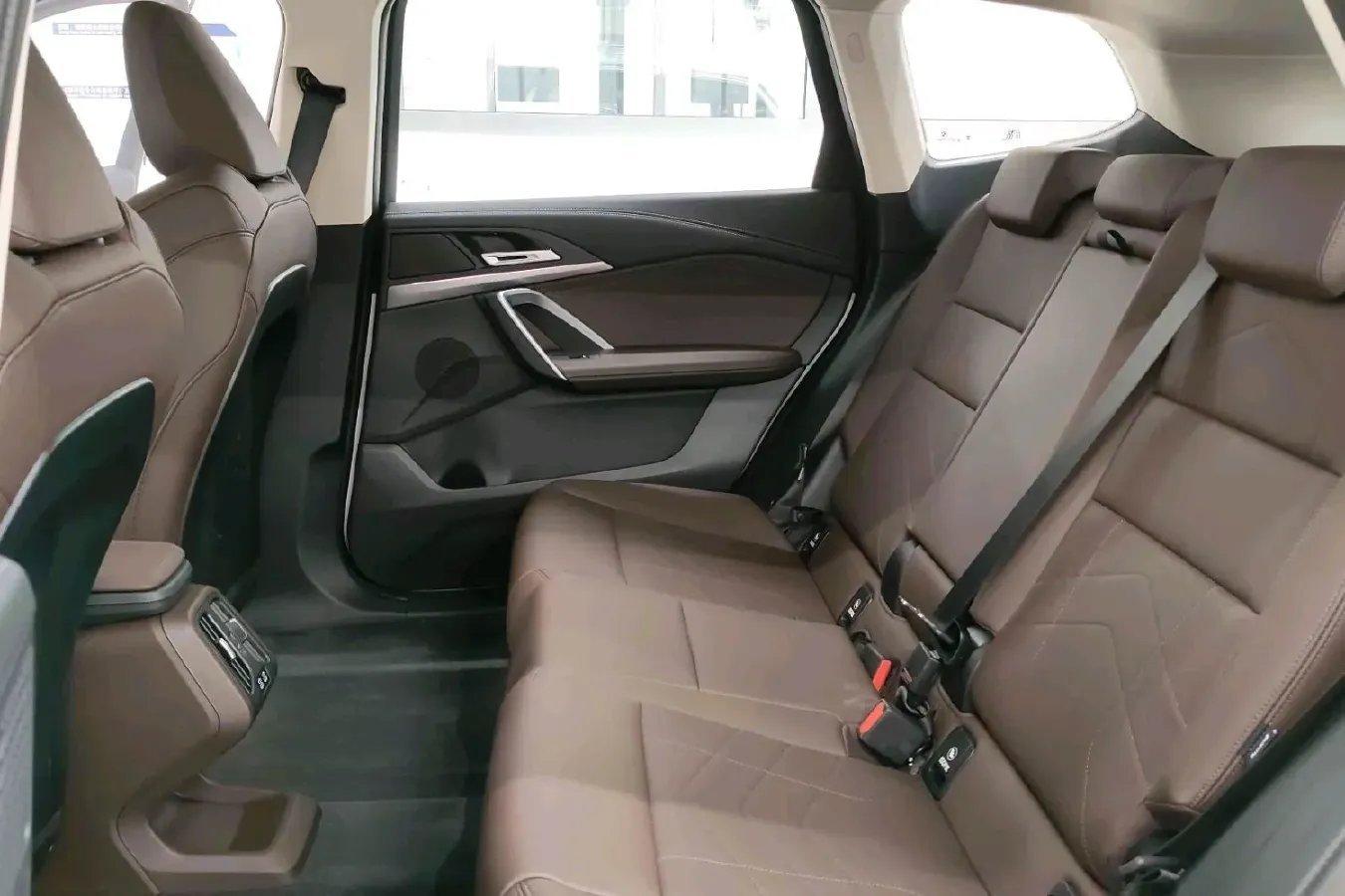 2025 Iveco 3.0T 179HP L4 8AT,autocango,china used car exporter,china ev exporter,chinese used car exporter,chinese used ev exporter