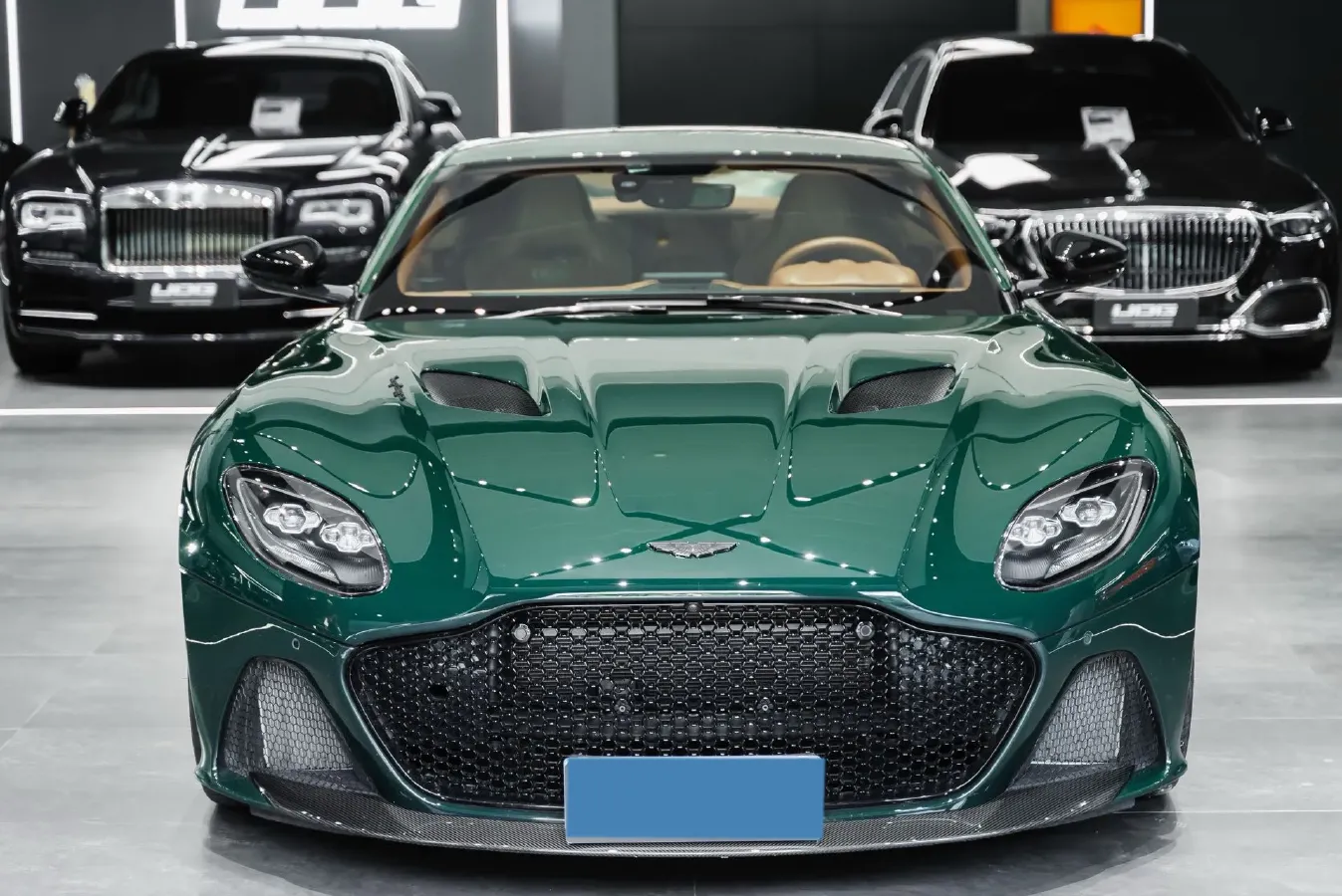 2019 Aston Martin DBS 5.2T 725HP V12 8AT,autocango,china used car exporter,china ev exporter,chinese used car exporter,chinese used ev exporter