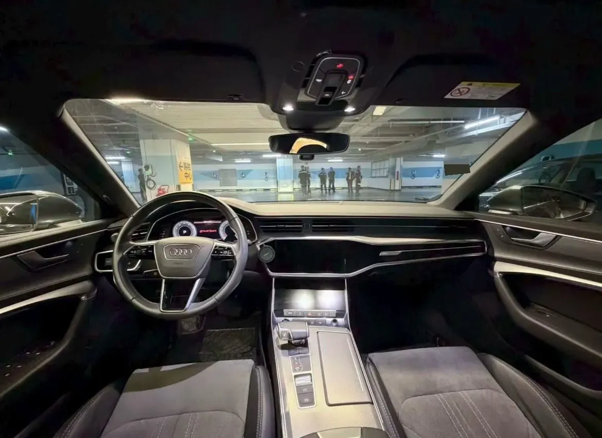 2021 Audi A6L 2.0T 224HP L4 7DCT,autocango,china used car exporter,china ev exporter,chinese used car exporter,chinese used ev exporter