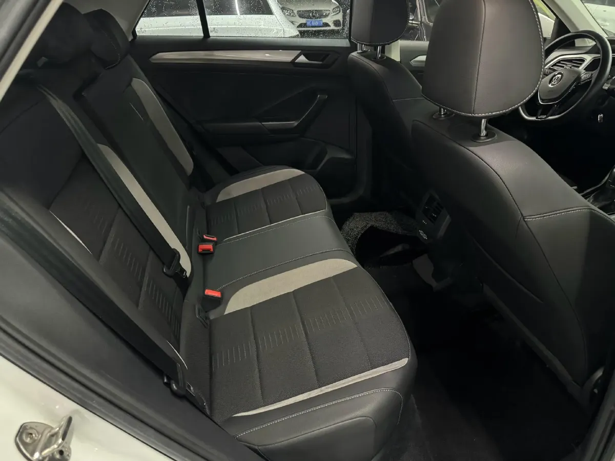 2020 Volkswagen T-Roc 1.4T 131HP L4 7DCT,autocango,china used car exporter,china ev exporter,chinese used car exporter,chinese used ev exporter