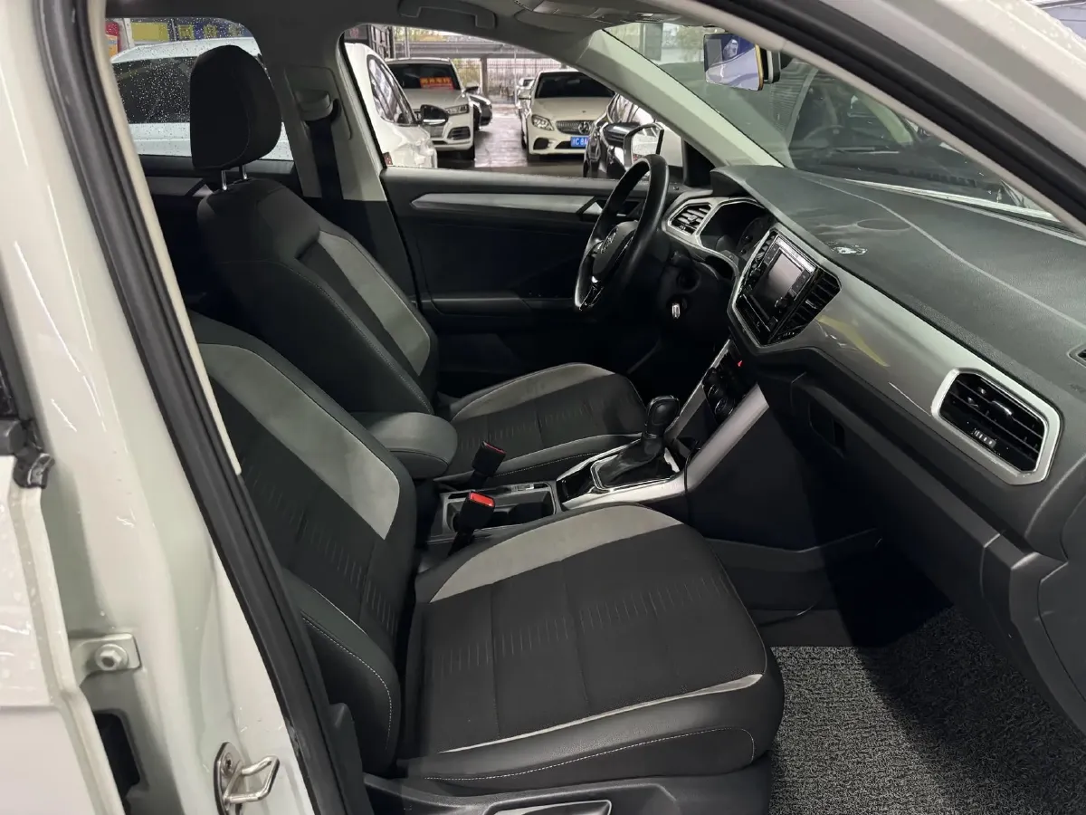 2020 Volkswagen T-Roc 1.4T 131HP L4 7DCT,autocango,china used car exporter,china ev exporter,chinese used car exporter,chinese used ev exporter