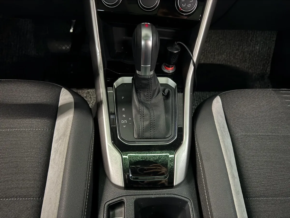 2020 Volkswagen T-Roc 1.4T 131HP L4 7DCT,autocango,china used car exporter,china ev exporter,chinese used car exporter,chinese used ev exporter