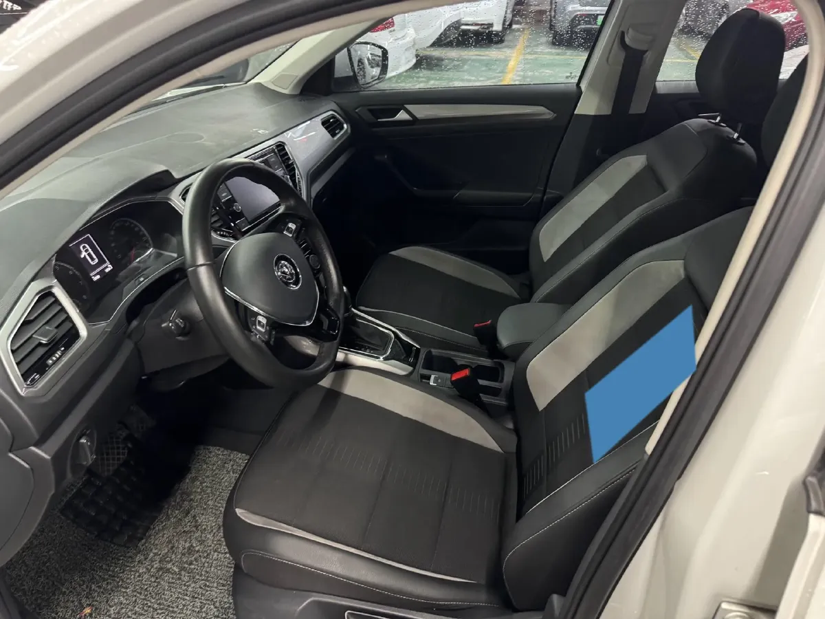 2020 Volkswagen T-Roc 1.4T 131HP L4 7DCT,autocango,china used car exporter,china ev exporter,chinese used car exporter,chinese used ev exporter