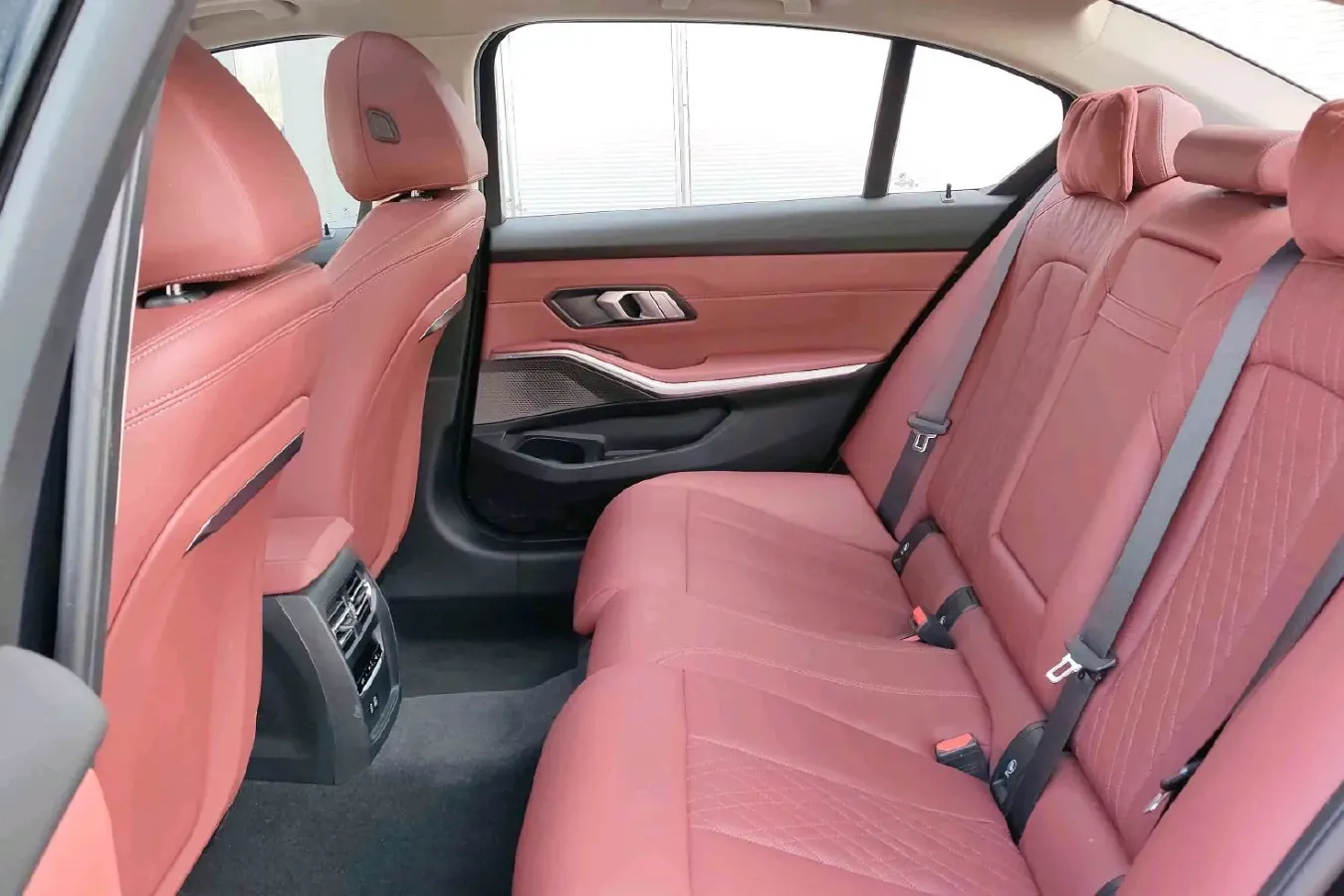 2024 BMW 3 Series 2.0T 184HP L4 8AT,autocango,china used car exporter,china ev exporter,chinese used car exporter,chinese used ev exporter