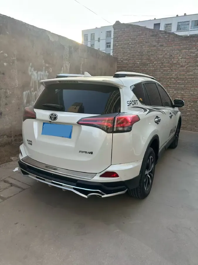 2018 Toyota RAV4 2.0L 151HP L4 CVT,autocango,china used car exporter,china ev exporter,chinese used car exporter,chinese used ev exporter