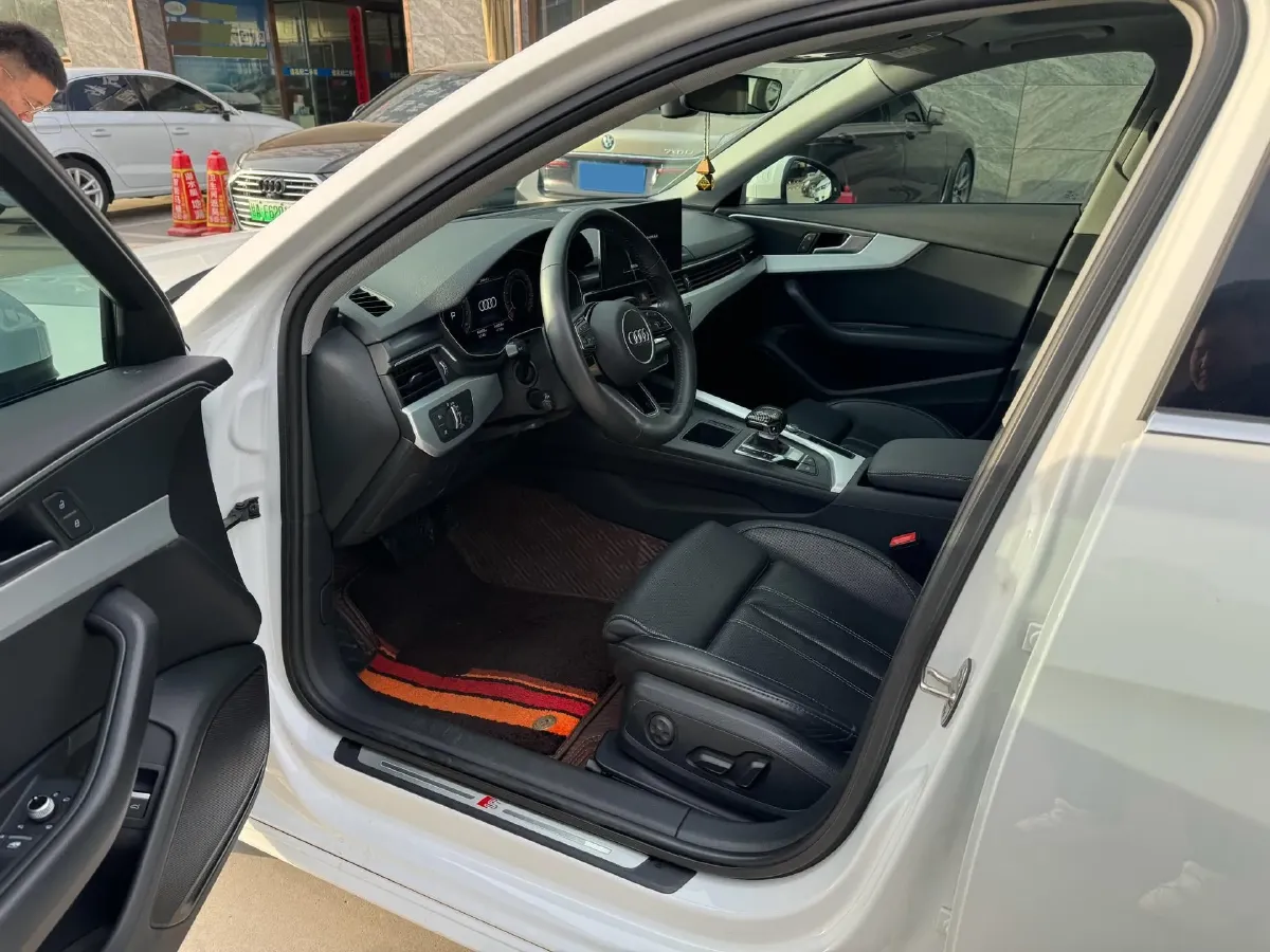 2020 Audi A4L 2.0T 190HP L4 7DCT,autocango,china used car exporter,china ev exporter,chinese used car exporter,chinese used ev exporter