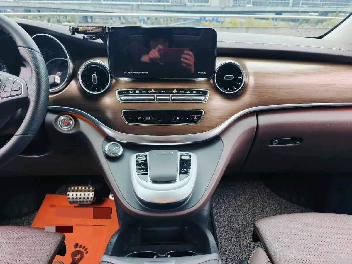 2022 Mercedes-Benz V Class 2.0T 211HP L4 9AT,autocango,china used car exporter,china ev exporter,chinese used car exporter,chinese used ev exporter