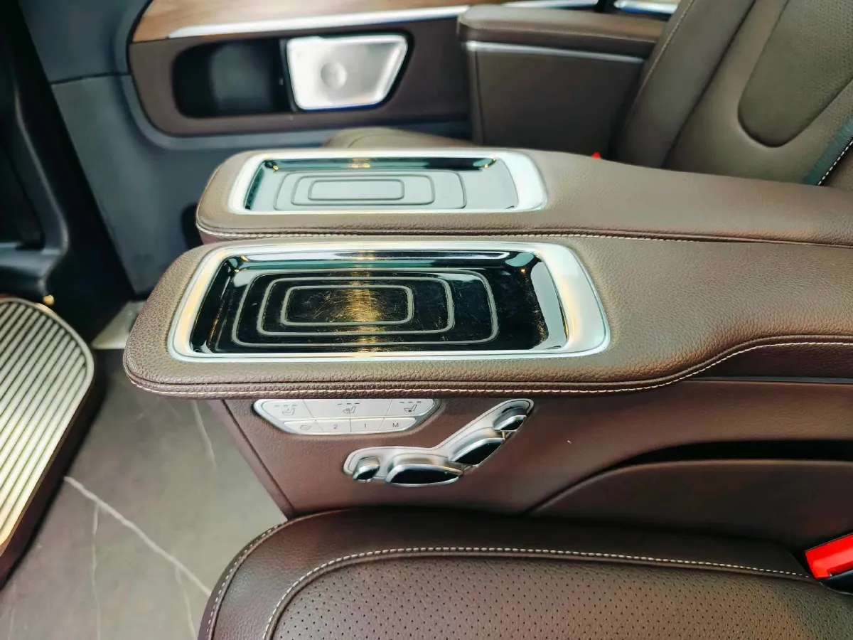 2022 Mercedes-Benz V Class 2.0T 211HP L4 9AT,autocango,china used car exporter,china ev exporter,chinese used car exporter,chinese used ev exporter