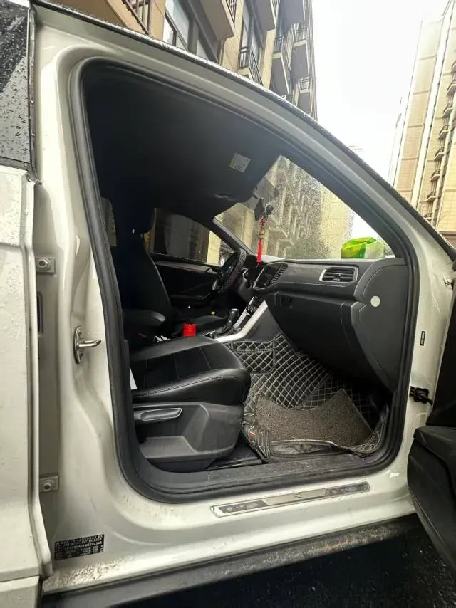 2021 Volkswagen T-Roc 1.4T 150HP L4 7DCT,autocango,china used car exporter,china ev exporter,chinese used car exporter,chinese used ev exporter