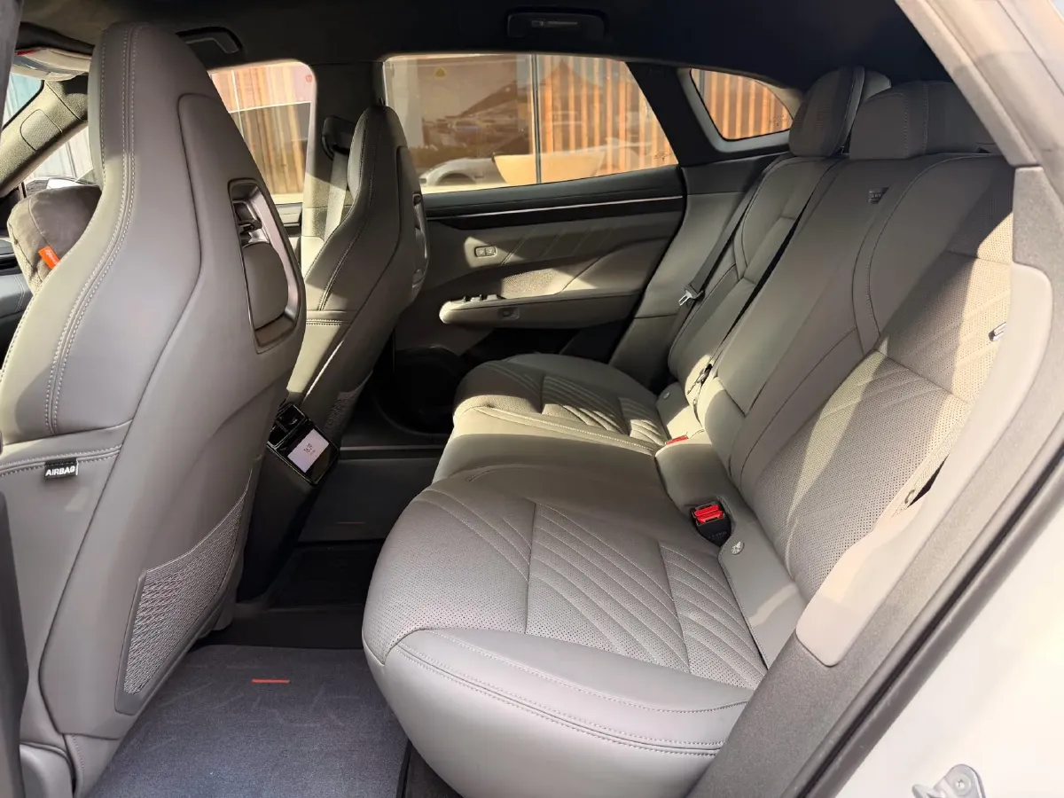 2025 Zeekr 001 BEV 100KWH,autocango,china used car exporter,china ev exporter,chinese used car exporter,chinese used ev exporter