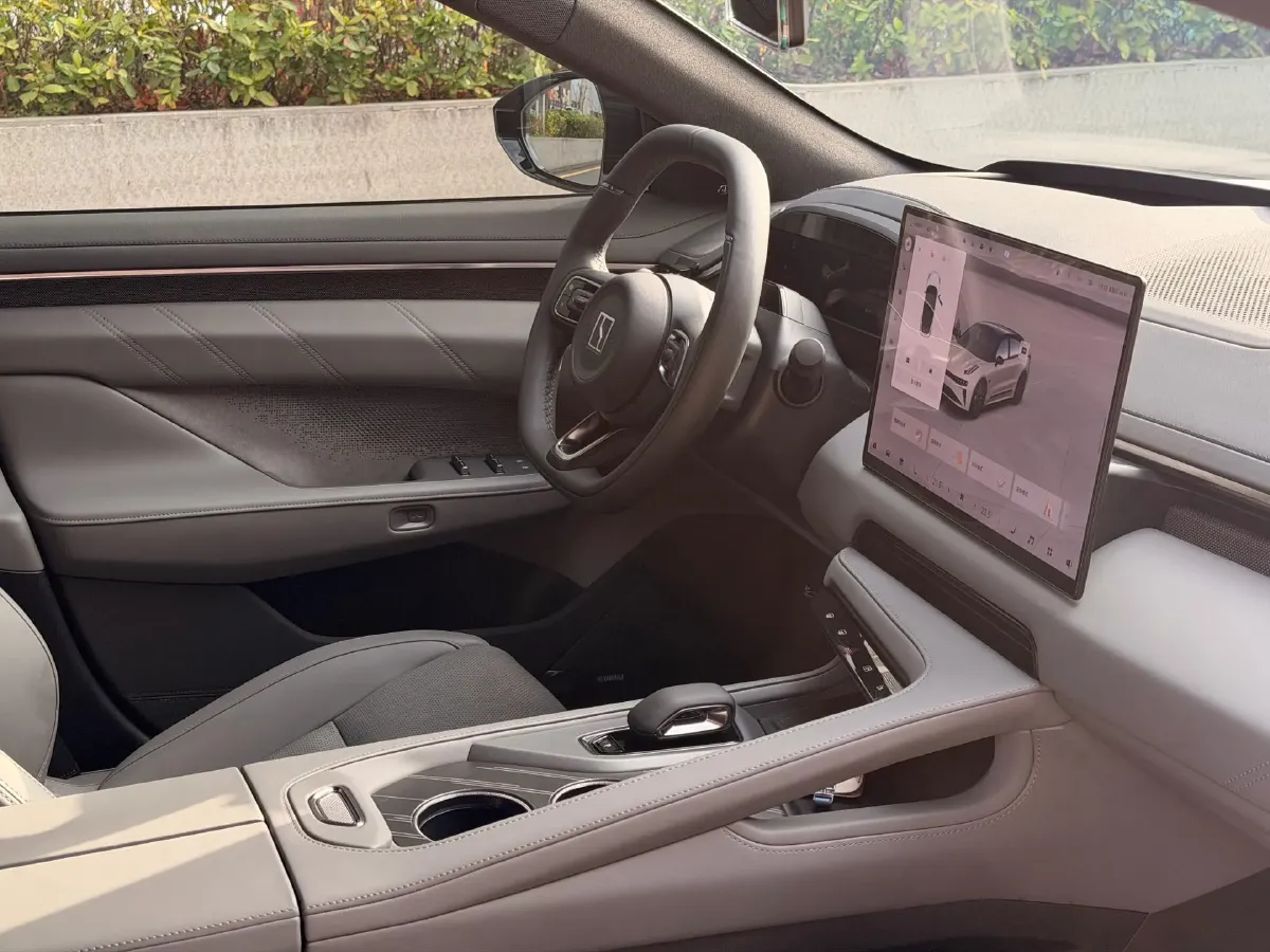 2025 Zeekr 001 BEV 100KWH,autocango,china used car exporter,china ev exporter,chinese used car exporter,chinese used ev exporter