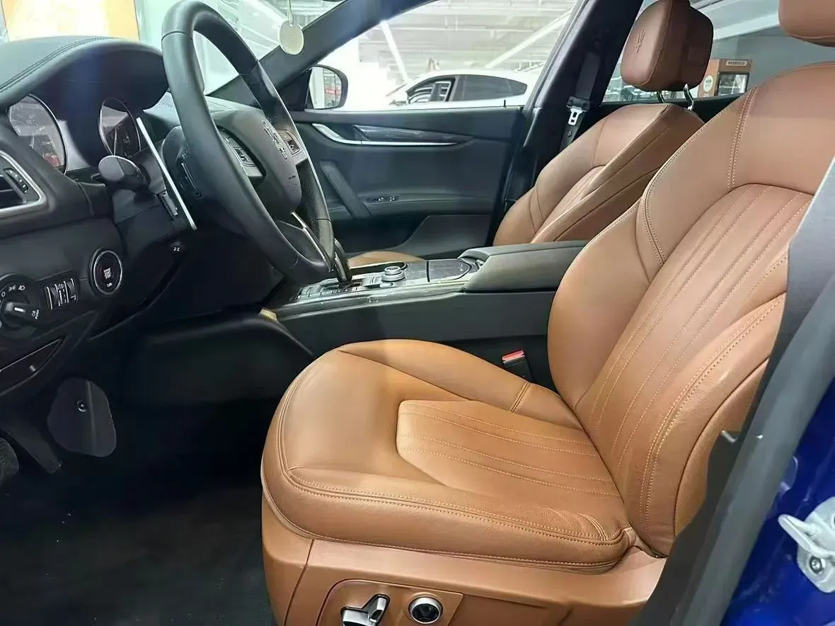 2022 Audi Q7 2.0T 245HP L4 8AT,autocango,china used car exporter,china ev exporter,chinese used car exporter,chinese used ev exporter