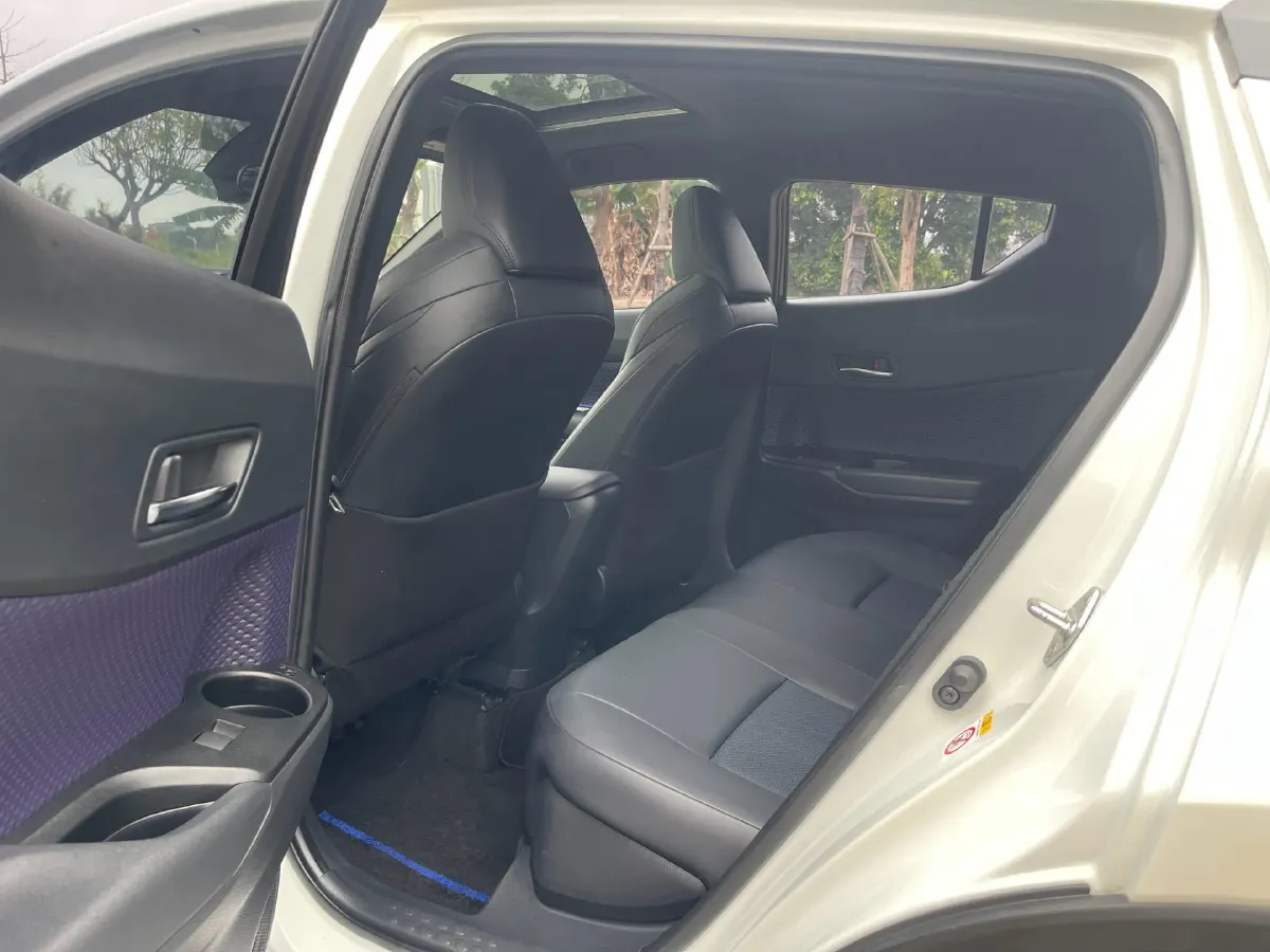 2020 Toyota C-HR 2.0L 171HP L4 CVT,autocango,china used car exporter,china ev exporter,chinese used car exporter,chinese used ev exporter