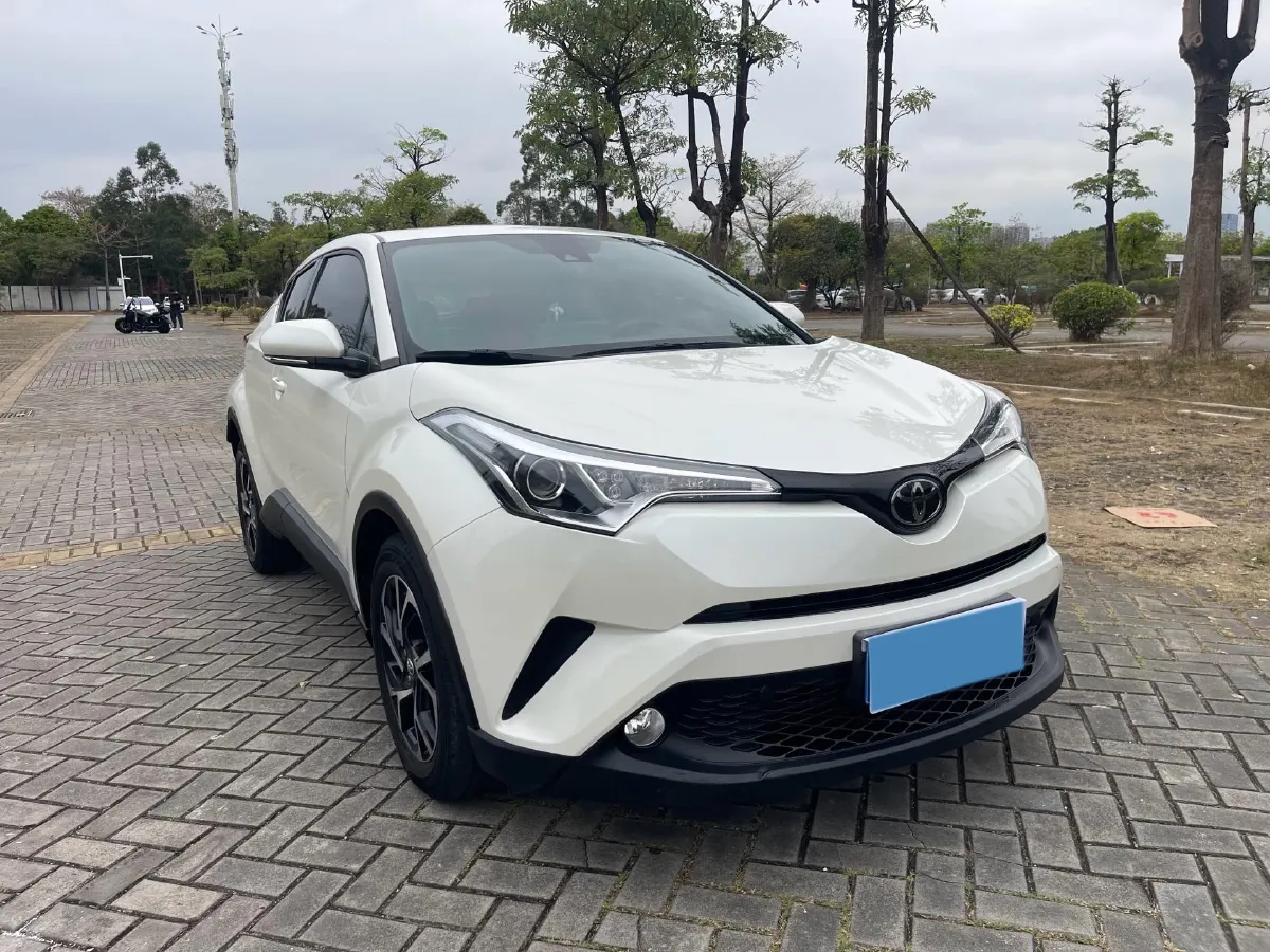 2020 Toyota C-HR 2.0L 171HP L4 CVT,autocango,china used car exporter,china ev exporter,chinese used car exporter,chinese used ev exporter