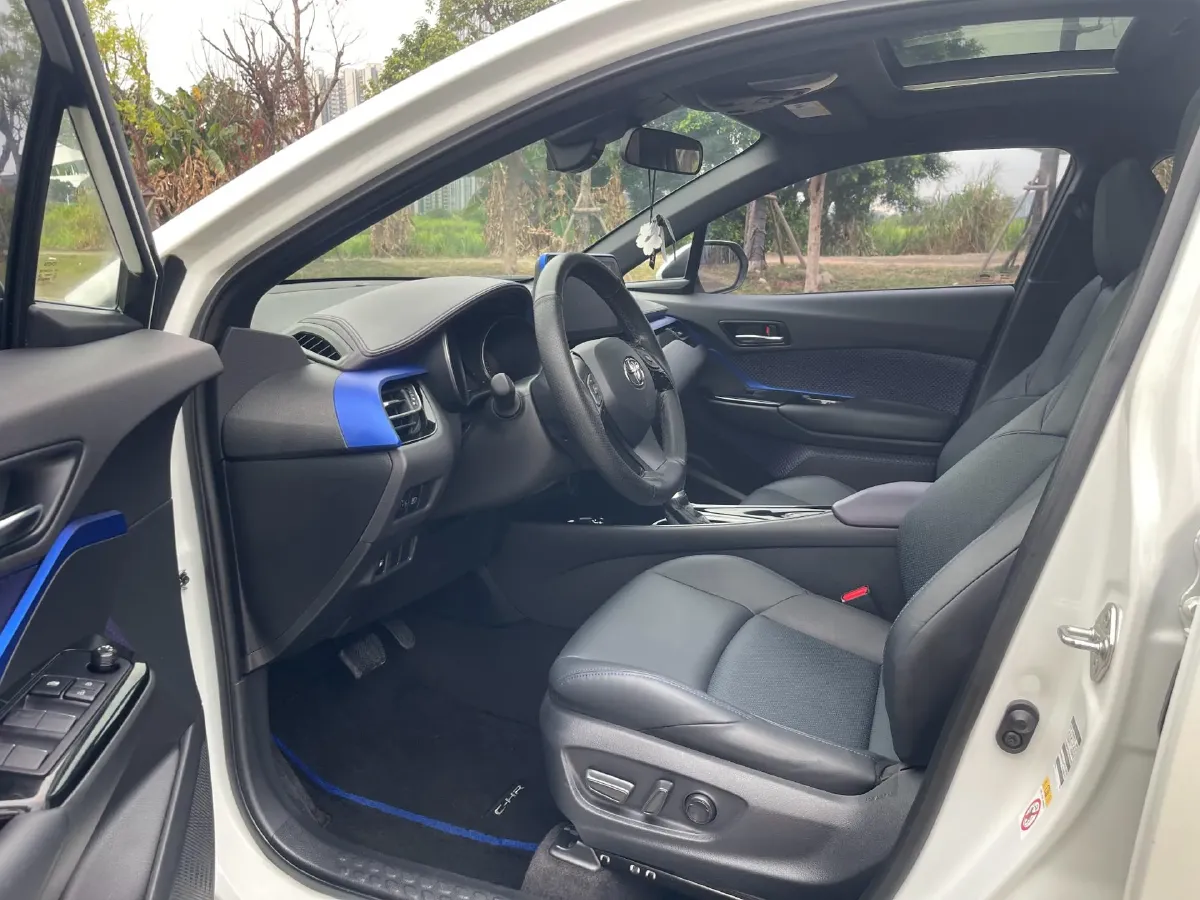 2020 Toyota C-HR 2.0L 171HP L4 CVT,autocango,china used car exporter,china ev exporter,chinese used car exporter,chinese used ev exporter