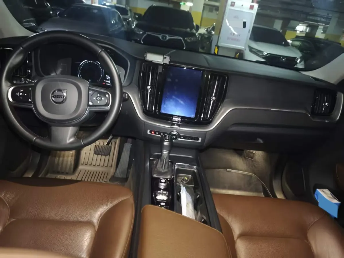 2020 Volvo XC60 2.0T 254HP L4 8AT,autocango,china used car exporter,china ev exporter,chinese used car exporter,chinese used ev exporter
