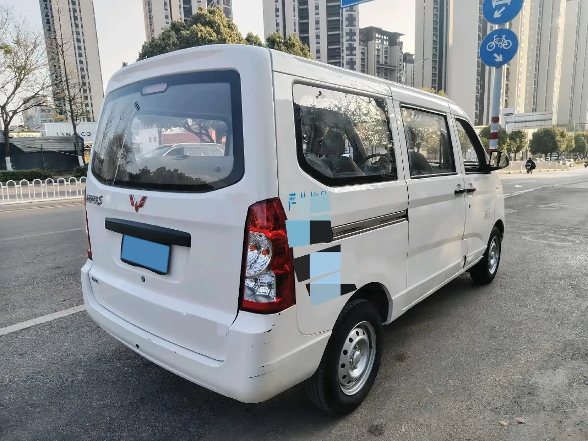 2019 WuLing RongGuang 1.5L 107HP L4 5MT,autocango,china used car exporter,china ev exporter,chinese used car exporter,chinese used ev exporter
