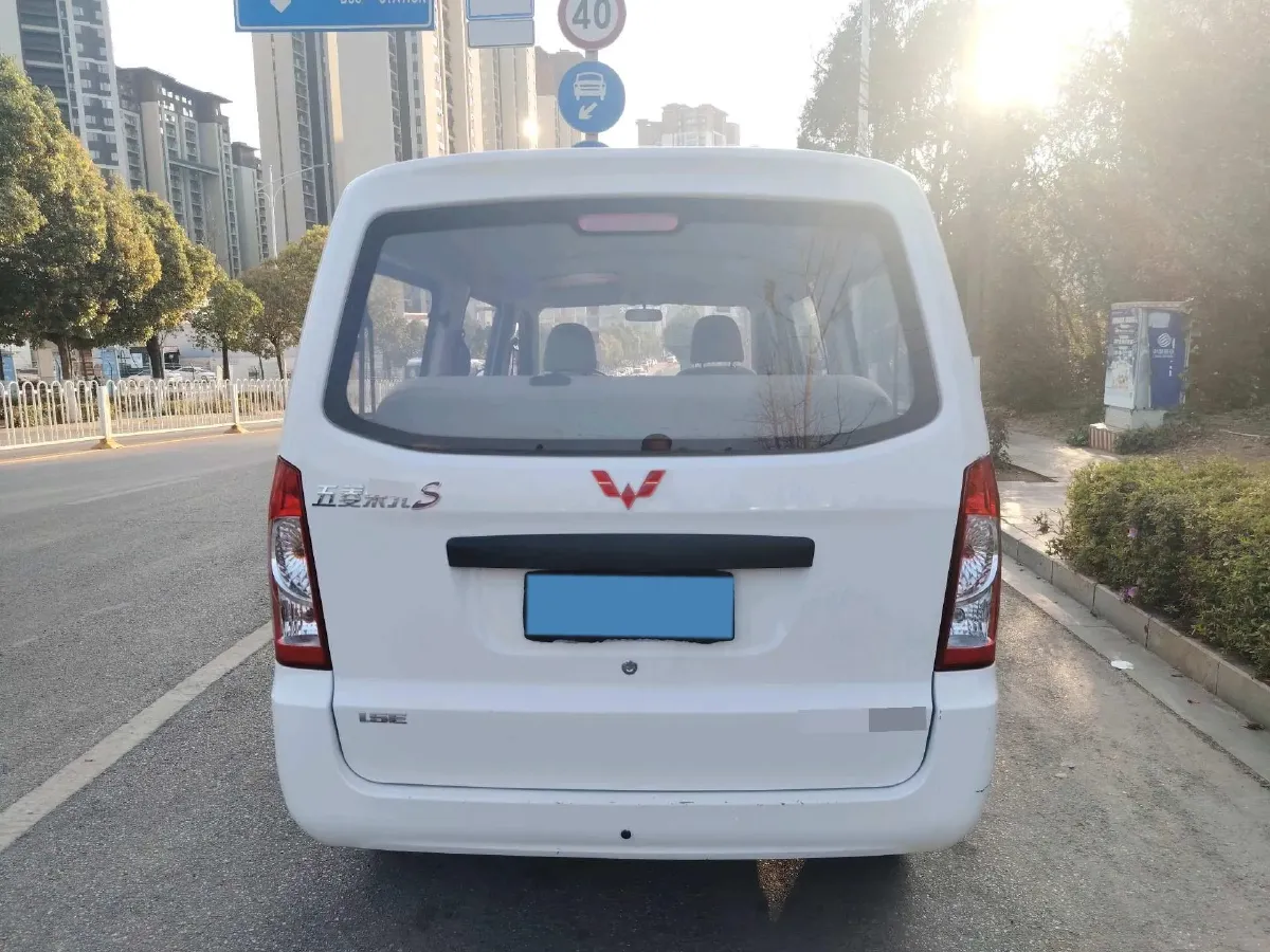 2019 WuLing RongGuang 1.5L 107HP L4 5MT,autocango,china used car exporter,china ev exporter,chinese used car exporter,chinese used ev exporter