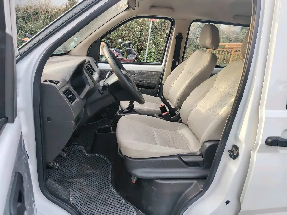 2019 WuLing RongGuang 1.5L 107HP L4 5MT,autocango,china used car exporter,china ev exporter,chinese used car exporter,chinese used ev exporter