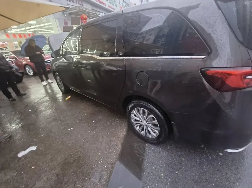 2022 Buick GL8 2.0T 237HP L4 9AT,autocango,china used car exporter,china ev exporter,chinese used car exporter,chinese used ev exporter