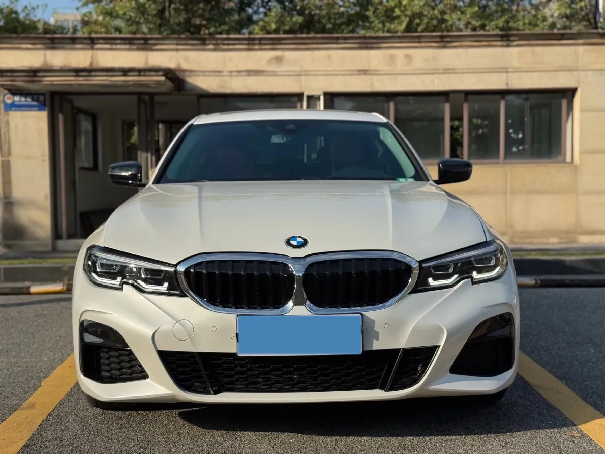 2022 BMW 3 Series 2.0T 184HP L4 8AT,autocango,china used car exporter,china ev exporter,chinese used car exporter,chinese used ev exporter