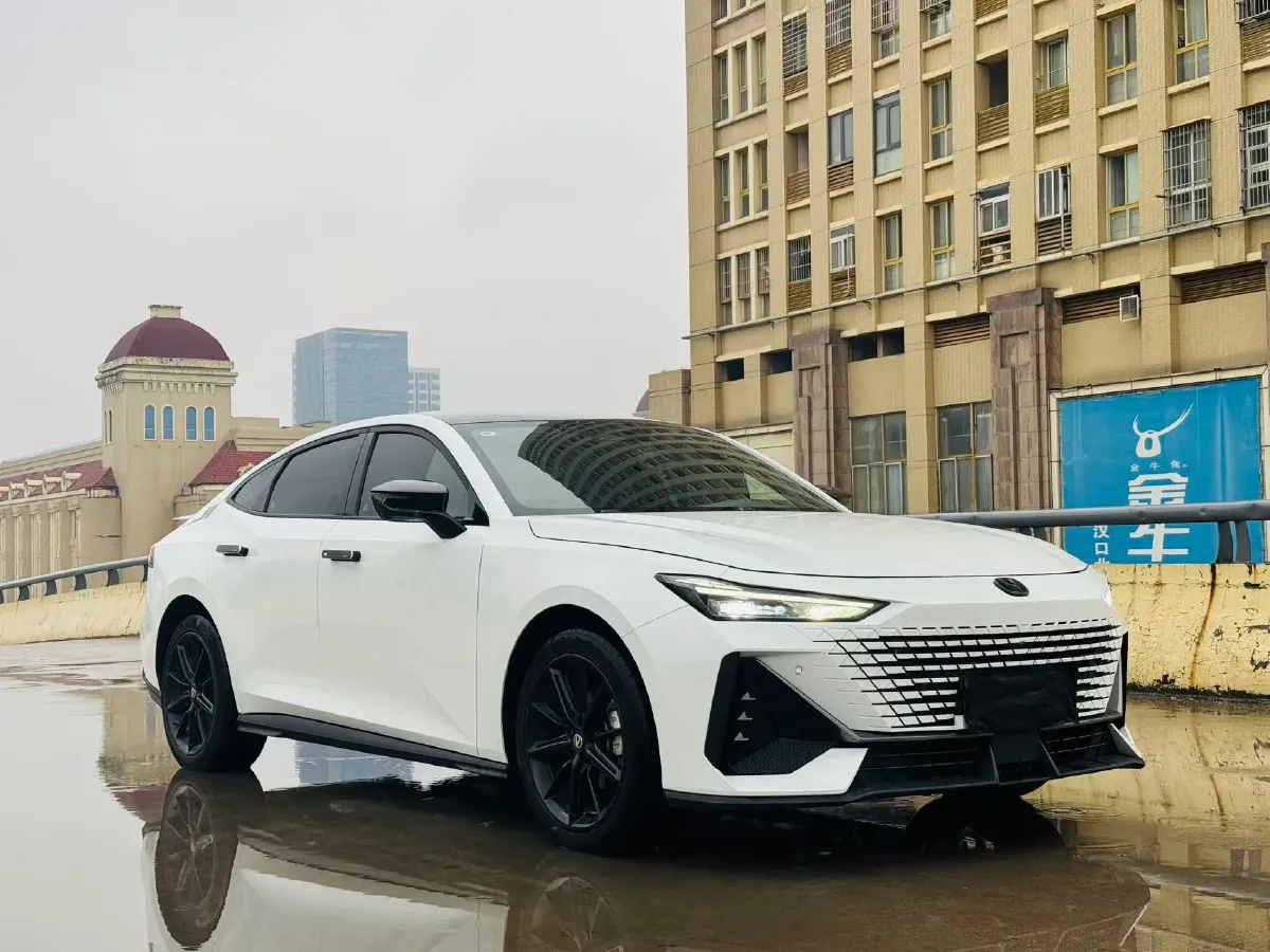 2023 ChangAn UNI-V 1.5T 188HP L4 7DCT,autocango,china used car exporter,china ev exporter,chinese used car exporter,chinese used ev exporter