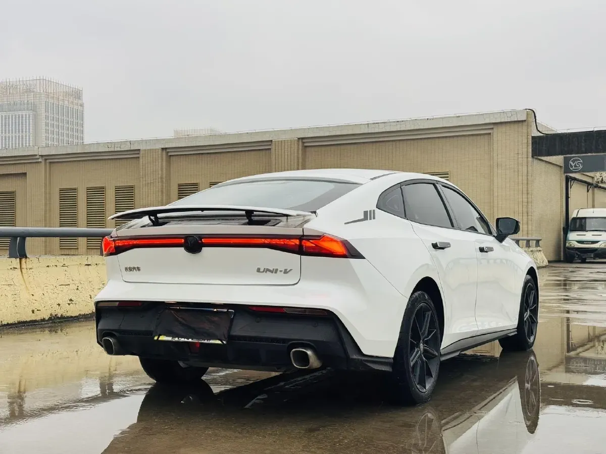 2023 ChangAn UNI-V 1.5T 188HP L4 7DCT,autocango,china used car exporter,china ev exporter,chinese used car exporter,chinese used ev exporter